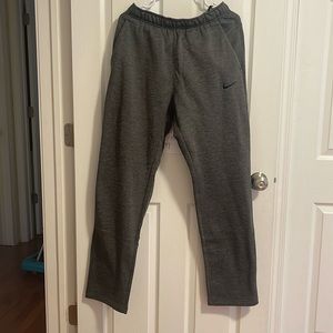 Men’s Medium Nike Gray Therma Fit Sweatpants